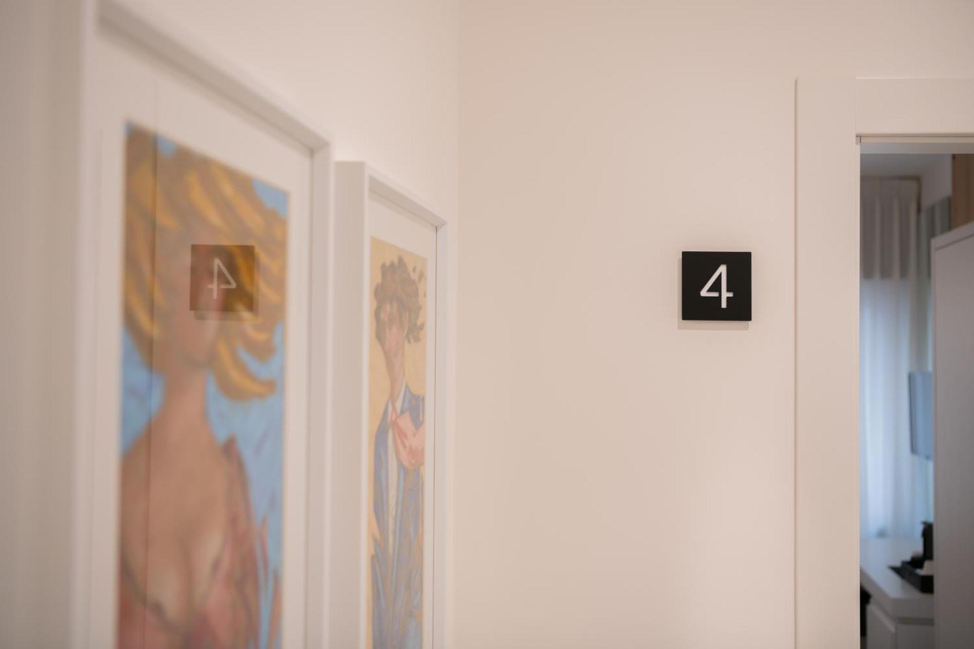 Lo Studio Di Viale Lo Re Camere & Caffe' เลชเช ภายนอก รูปภาพ