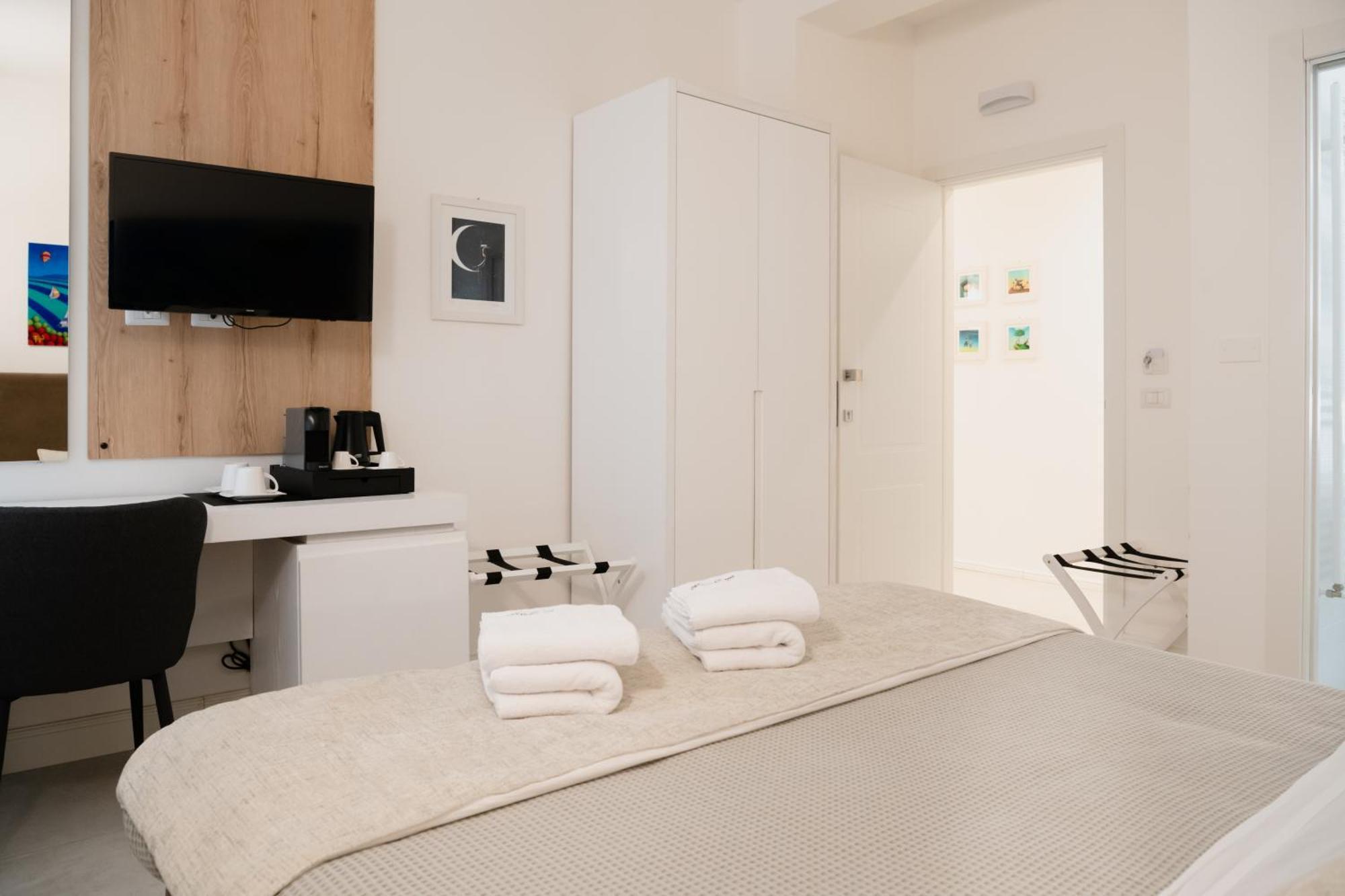 Lo Studio Di Viale Lo Re Camere & Caffe' เลชเช ภายนอก รูปภาพ